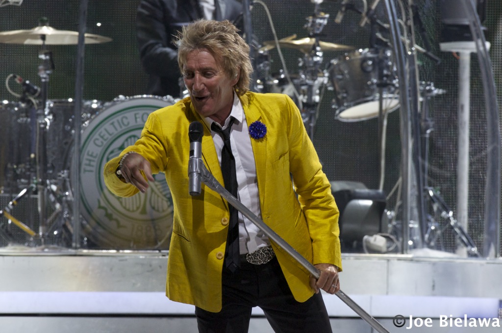 Rod Stewart stämde på 10 000 pund för upphovsrättsintrång efter att ha använt ett foto för en spelningsbakgrund