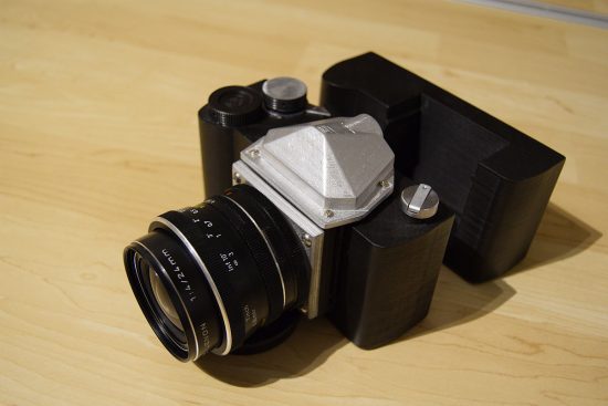 PONF är en film/digital hybridkamera, och den kommer att ha en 100 MP Sony-sensor
