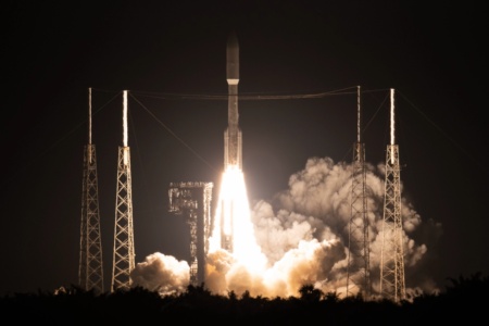 NASA lanserar nytt LCRD-laserkommunikationssystem i rymden, som kan överföra data med en hastighet av 1,2 GB per sekund