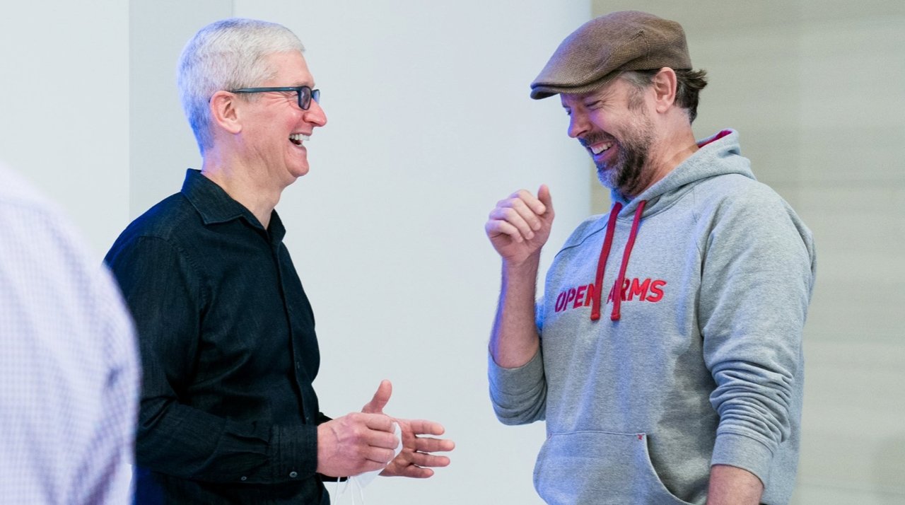 Tim Cook och Ted Lasso Stars är värd för ett specialevenemang i New Apple Store i Los Angeles