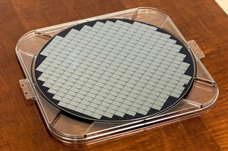 De första bilderna av 14:e generationens Intel Meteor Lake mobila processorer har släppts.  De innehåller fyra funktionella plattor – Aroged