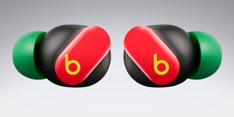 Apple släpper en begränsad upplaga av Beats Studio Buds i panafrikanska flaggfärger
