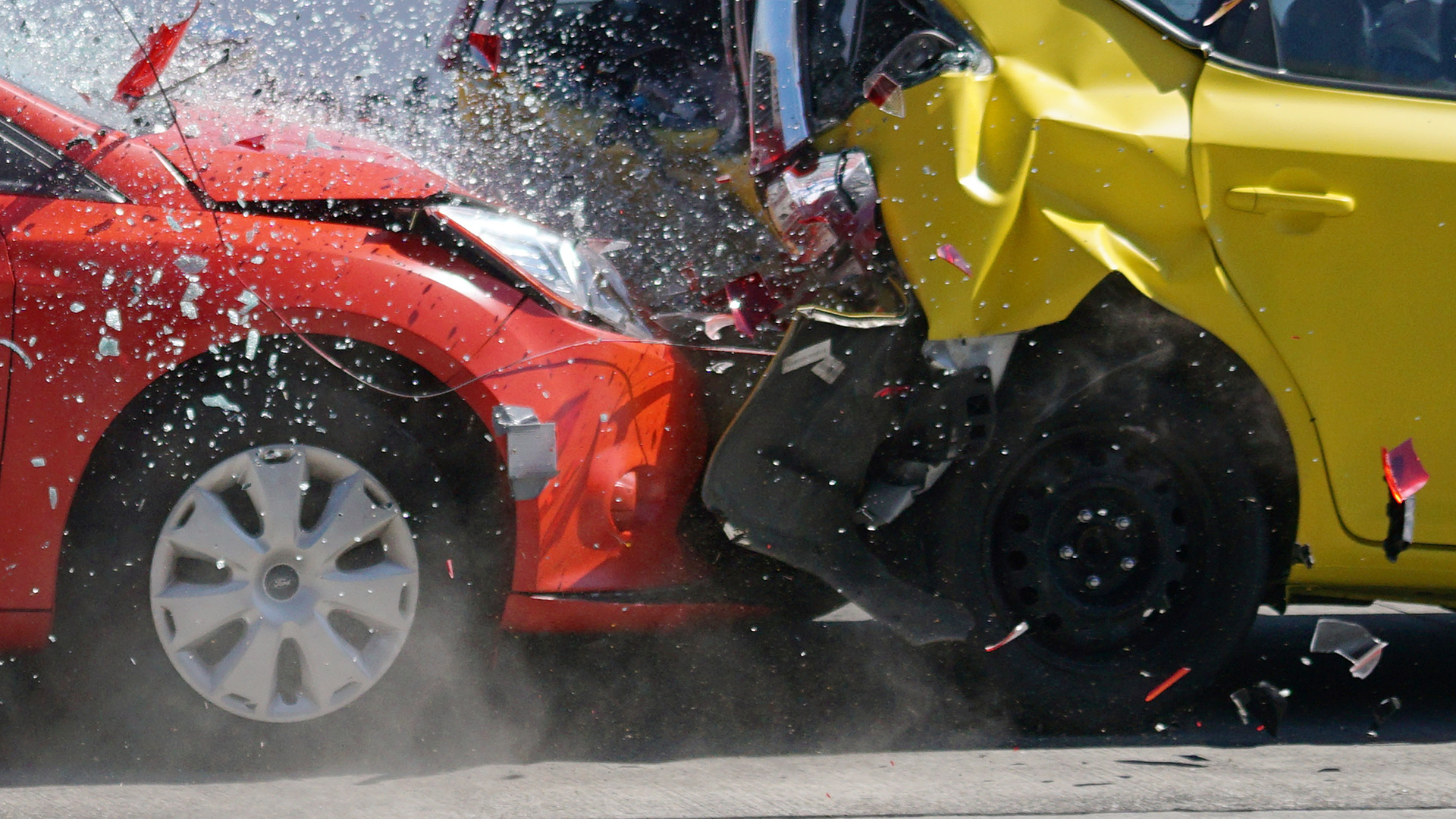 Denna titt inuti IIHS visar oss vad som krävs för att göra krocktestfotografering för bilar