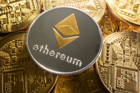 Gibraltarbörsen kan vara den första i världen att lansera handel med kryptovalutor.  Affären måste godkännas av tillsynsmyndigheter – Aroged
