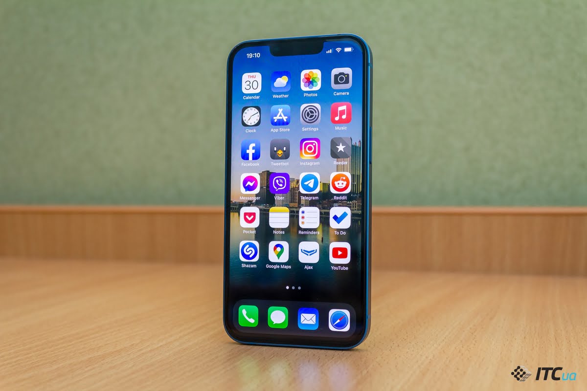 Hur många dagar behöver du arbeta i Ukraina och andra länder för att tjäna på iPhone 13 Pro [Інфографіка] – Aroged