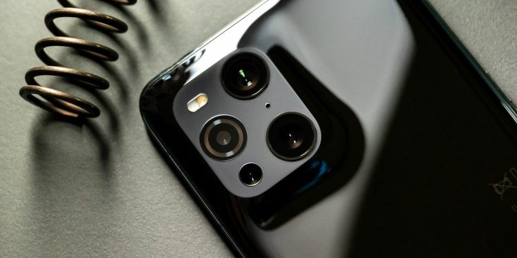 Oppo Find X4 Pro kommer att förlora mikroskopet.  De viktigaste egenskaperna hos smarttelefonen är redan kända