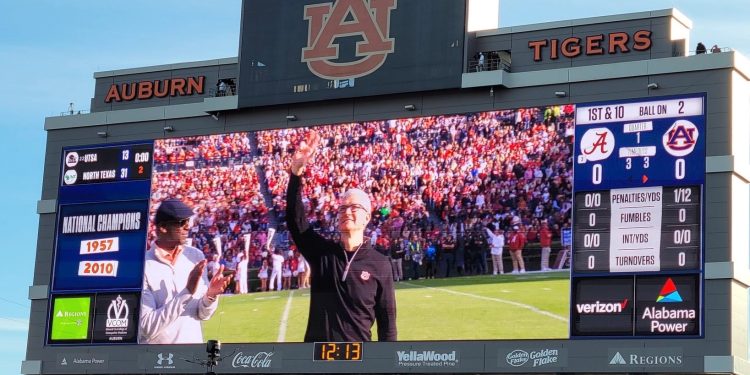Tim Cook fick Industry Captain Award från Auburn University