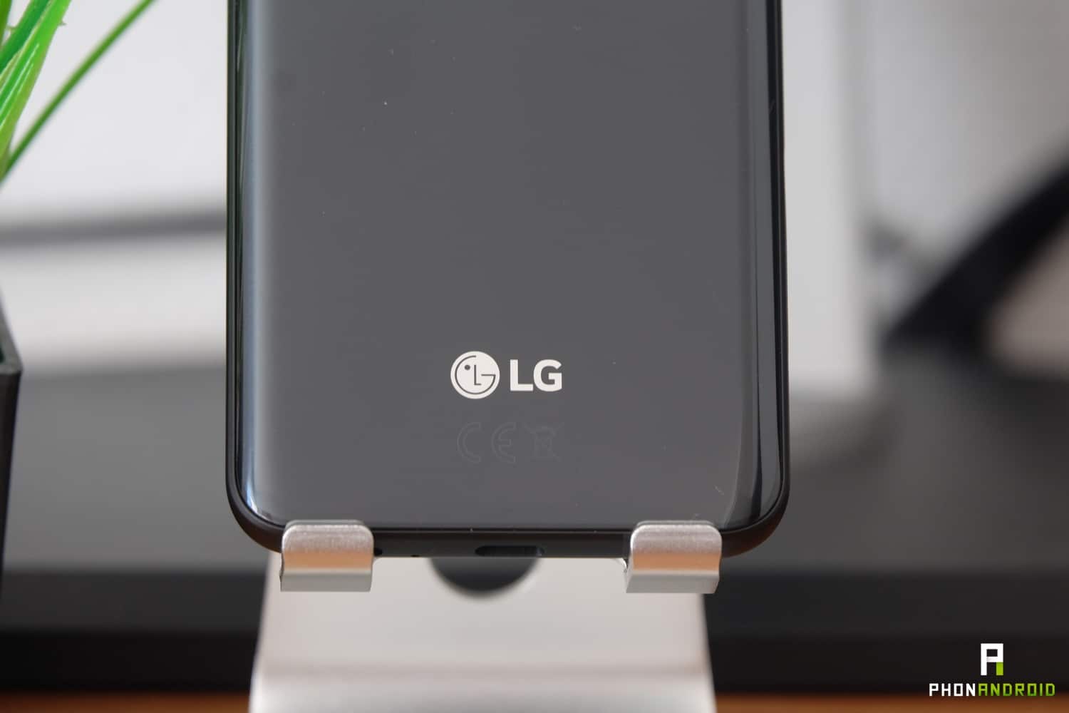 test LG Q7 design detaljer logotyp