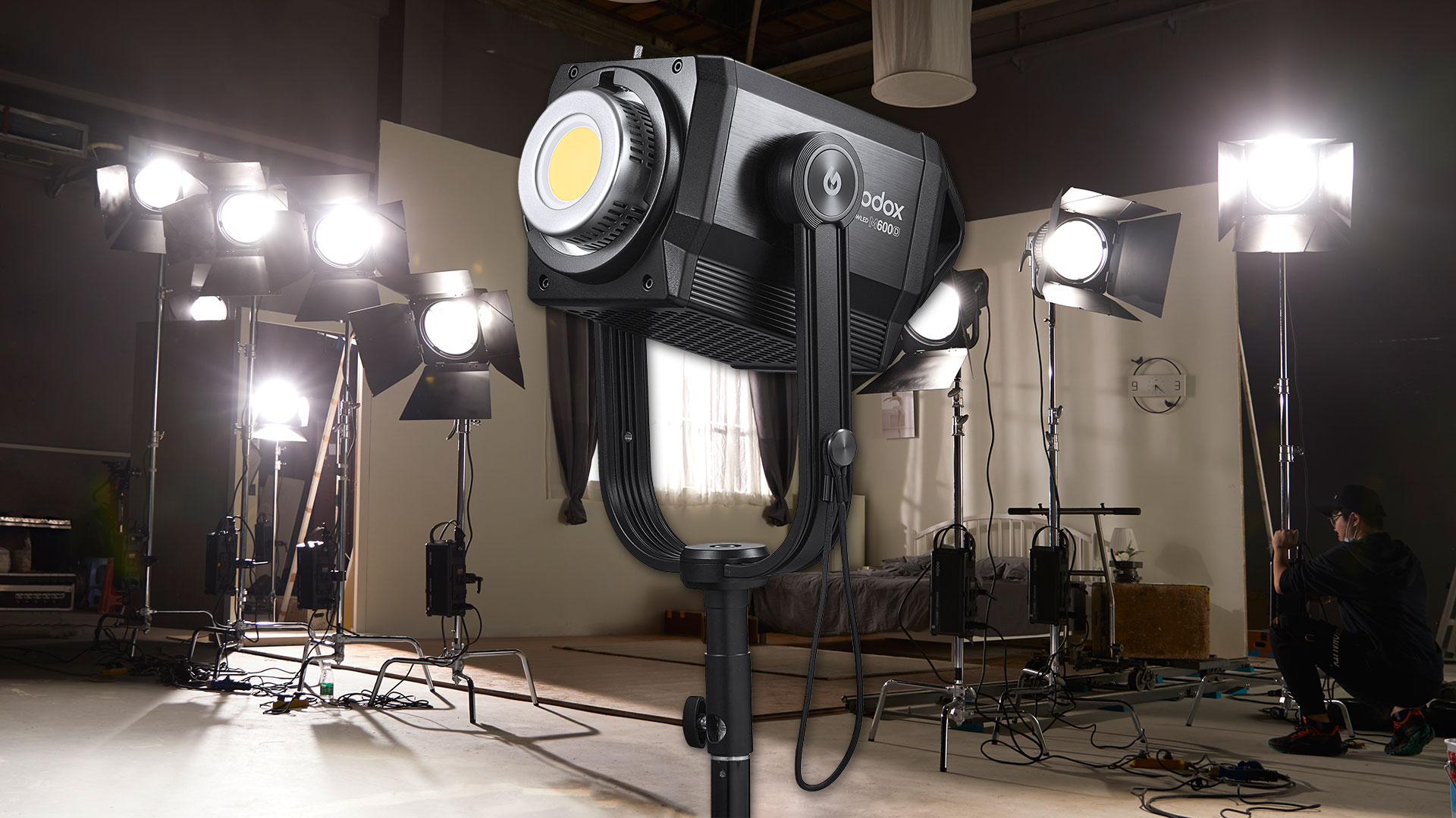 Godox tar steget upp för att konkurrera med Aputure med den nya M600D 600W Bowens-monterade LED-lampa