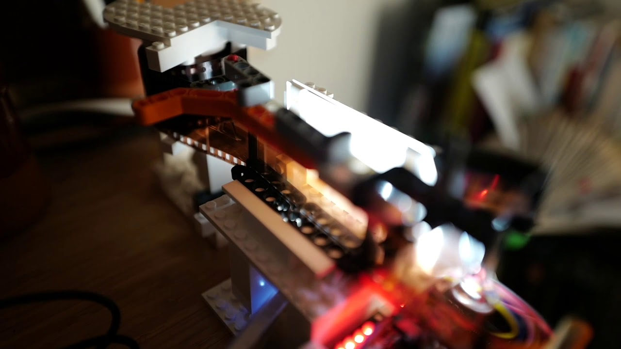 Automatisera scanningsfilm med hjälp av Lego, en Raspberry Pi och lite maskininlärning