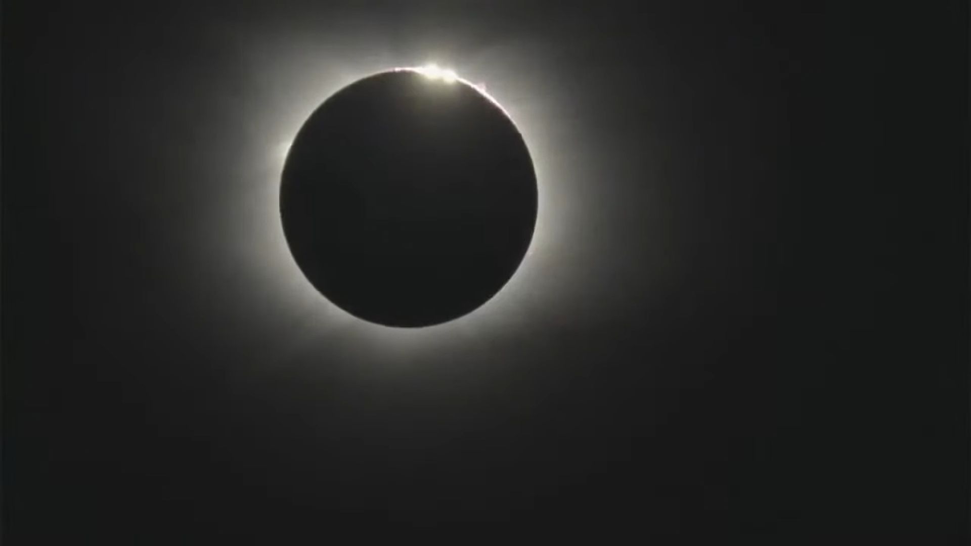 NASA delar en anmärkningsvärd bild av den totala solförmörkelsen i Antarktis