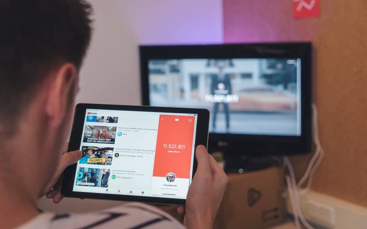 YouTube lägger till ett lager av reklam i videor