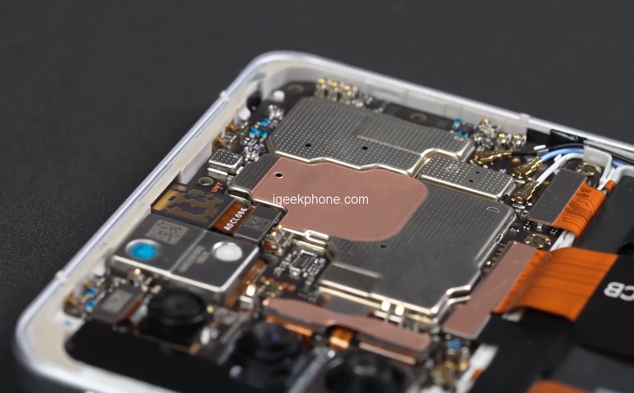 Redmi K40 Game Enhanced Version Teardown: Shoulder Key Structure avslöjad