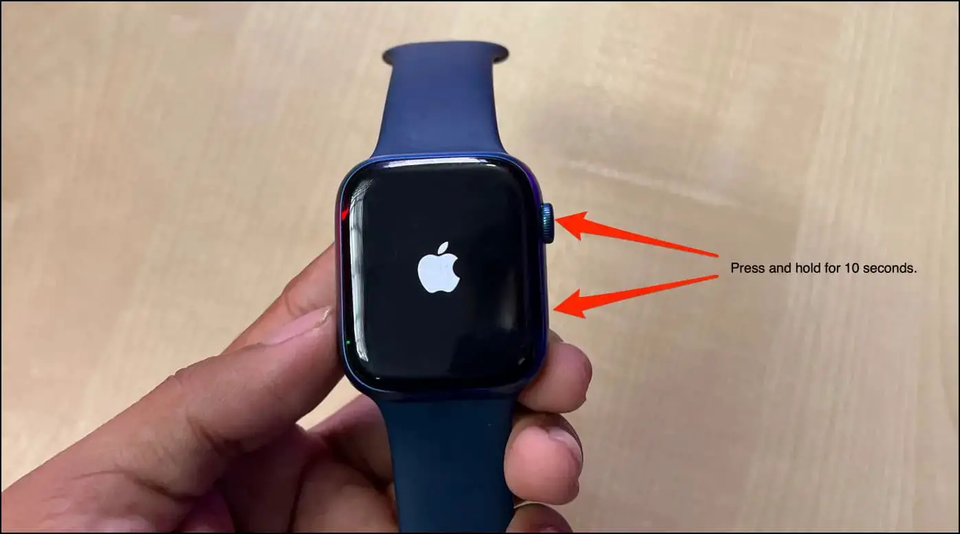 Pulsa la corona y el botón lateral para forzar el reinicio del Apple Watch